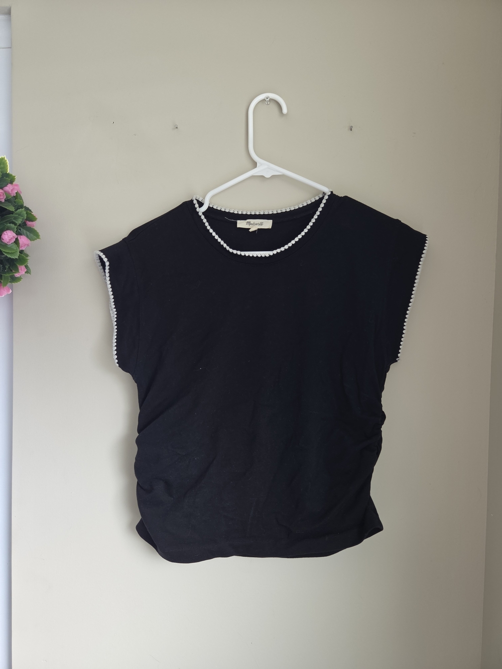 Black Women's Short Sleeve Top with Trim White Scallop Lining Ruching Sides Work